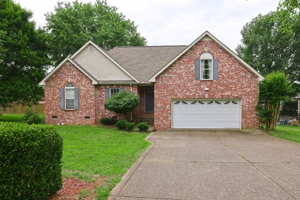$399,500 | 1118 Franklin Drive, Greenbrier, TN 37073