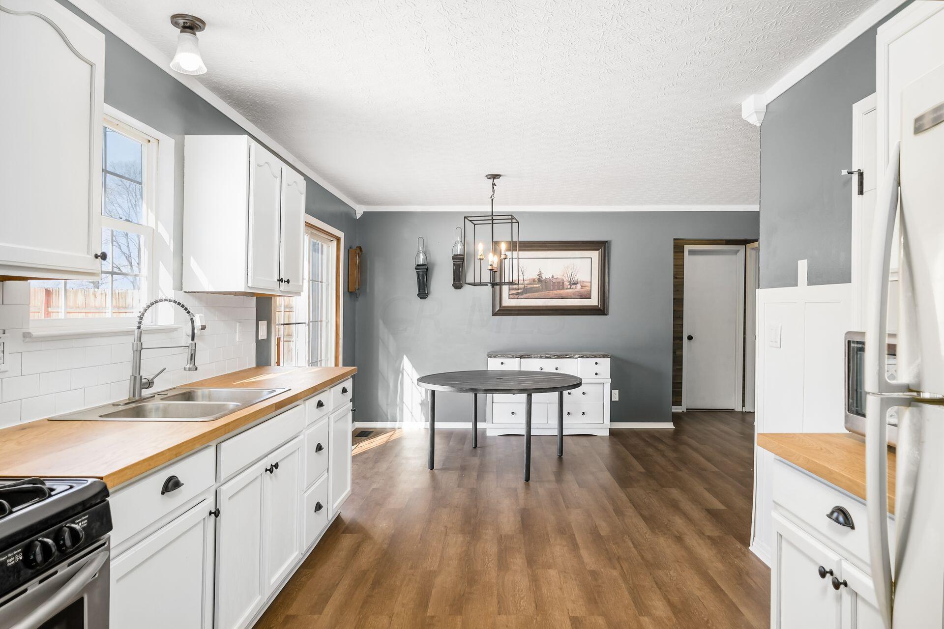 5040 Cook Road South Bloomfield, OH 43103 - Photo 19 of 42 Kitchen