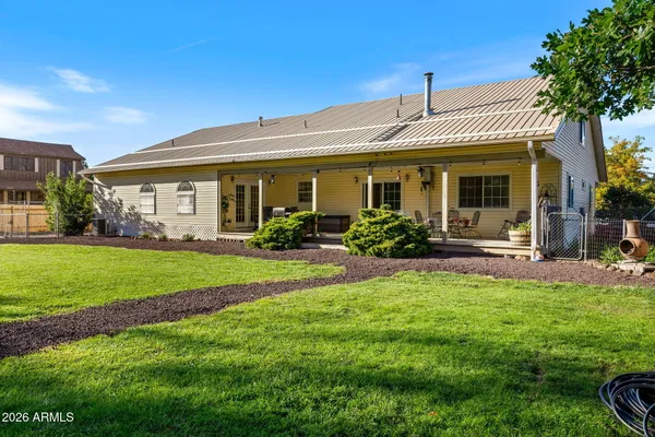 a view of a house with backyard
