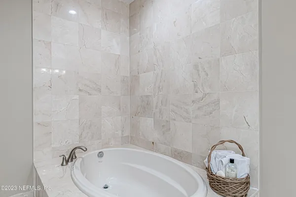 $915,000 | 1431 Riverplace Boulevard, Unit 1505, Jacksonville, FL 32207