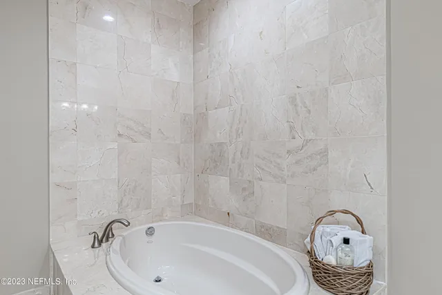 $915,000 | 1431 Riverplace Boulevard, Unit 1505, Jacksonville, FL 32207