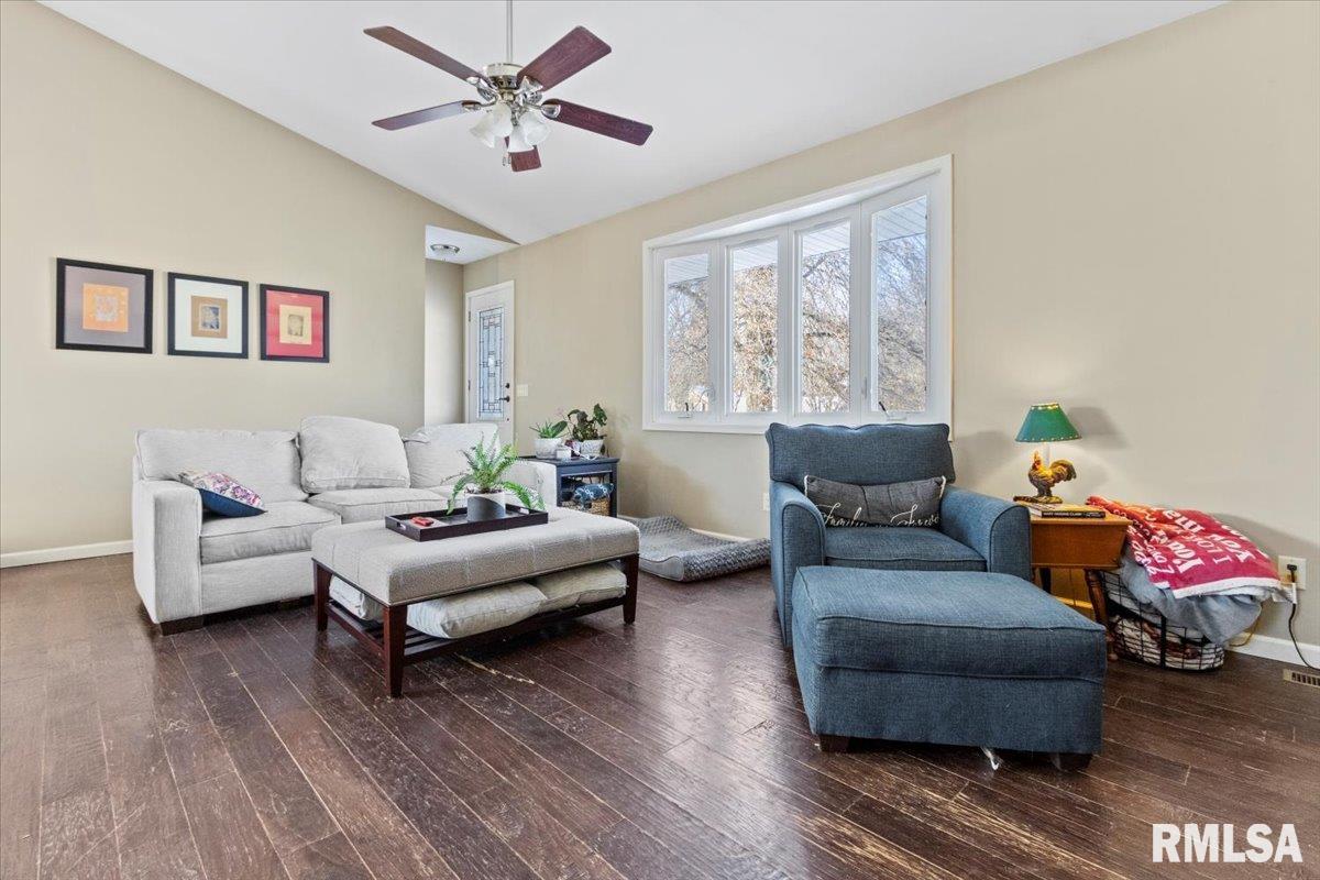 499 Oak Point Road Metamora, IL 61548 - Photo 8 of 37