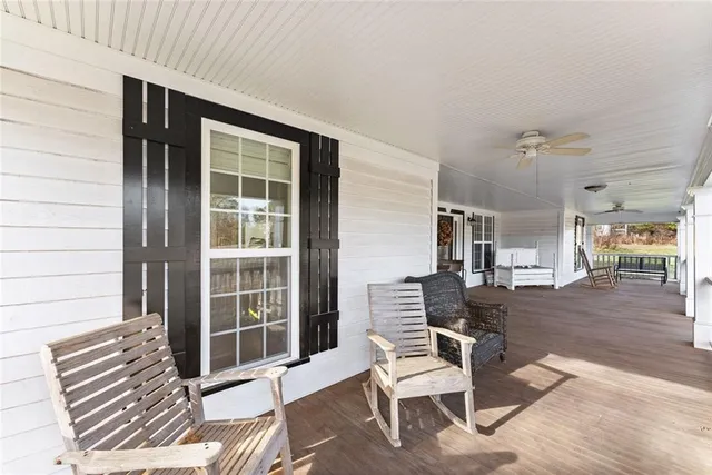 a view of a entryway of the house