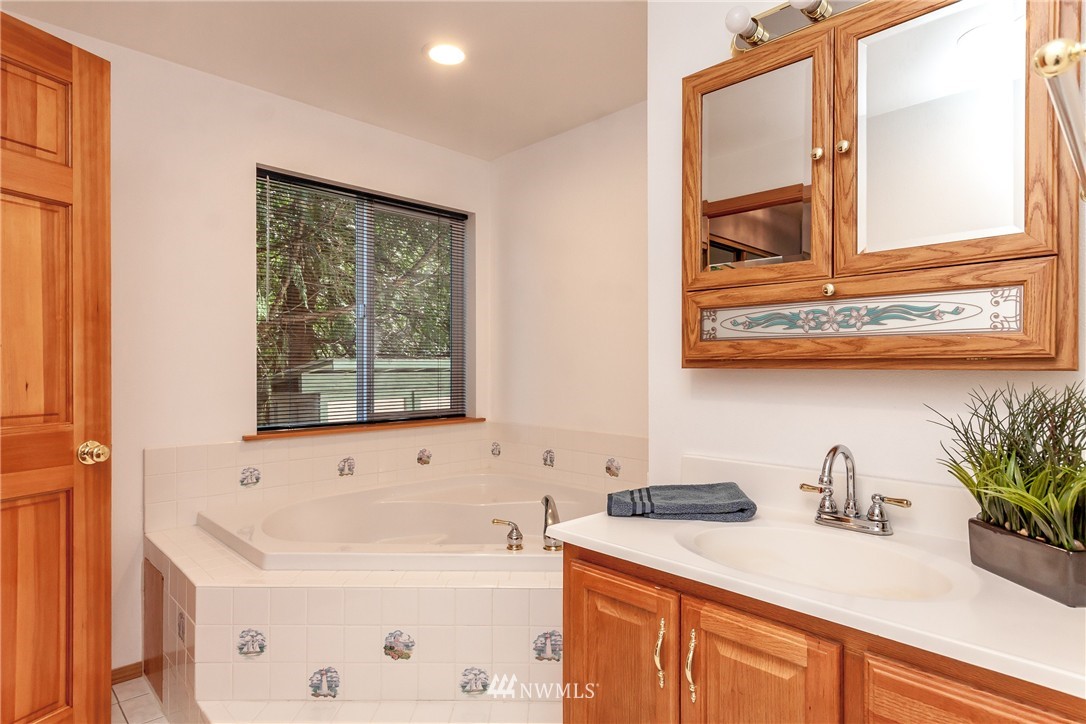 19224 Byers Road Southeast Maple Valley, WA 98038 - Photo 13 of 25