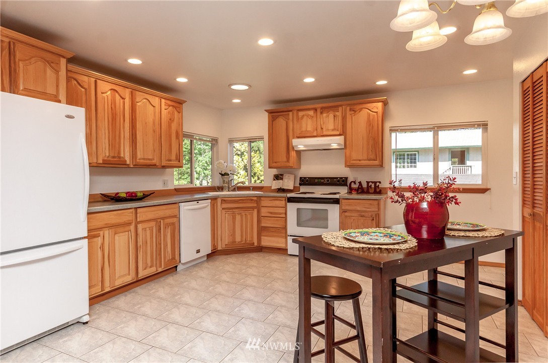 19224 Byers Road Southeast Maple Valley, WA 98038 - Photo 10 of 25