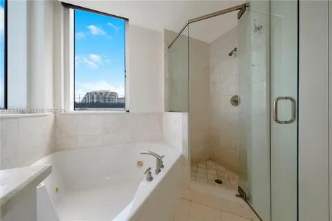 $5,900 | 901 Brickell Key Boulevard, Unit 609, Miami, FL 33131