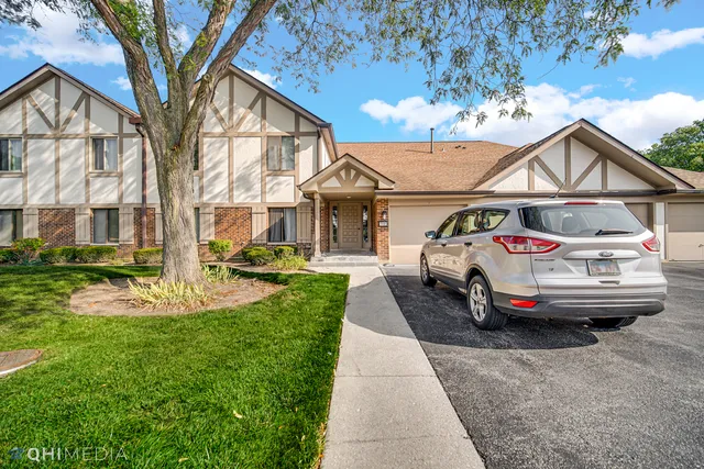 $2,295 | 920 Surrey Drive, Unit 2B, Schaumburg, IL 60193