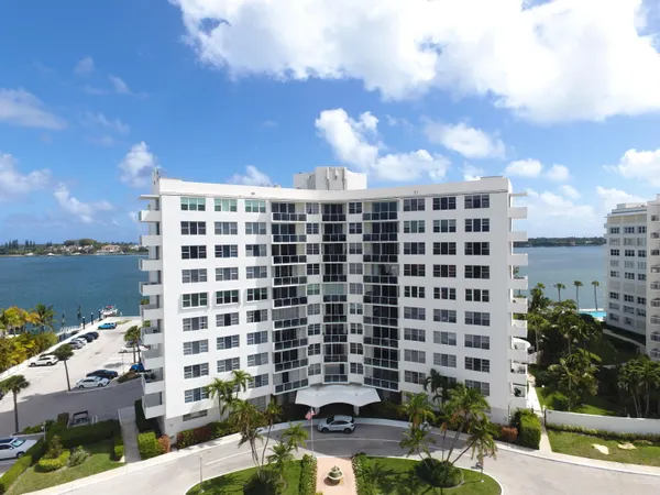 $1,795 | 2800 North Flagler Drive, Unit 912, West Palm Beach, FL 33407