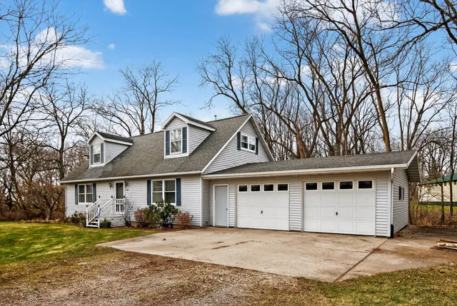 $339,800 | 225 Juneau Street, Lowell, WI 53557