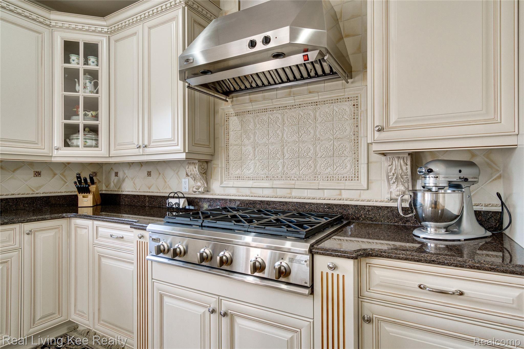 2766 Castlemartin Court Rochester, MI 48306 - Photo 36 of 76 Interiors (27 of 79).jpg