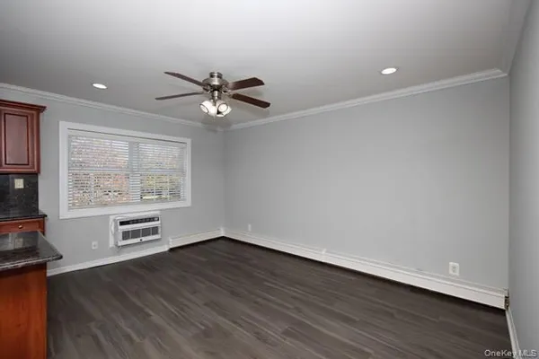 $2,355 | 184 Hallock Road, Unit 1C2, Lake Grove, NY 11755