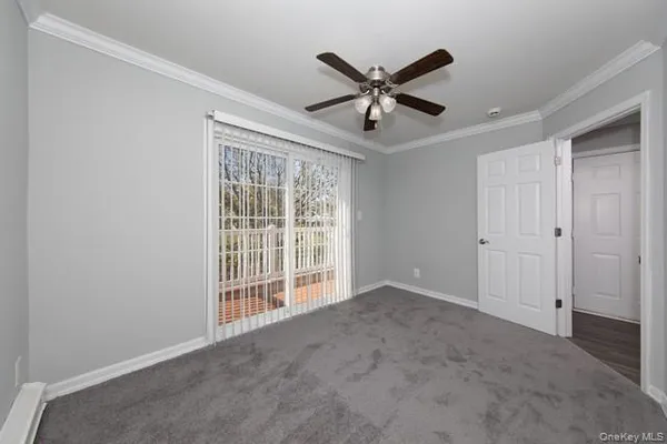 $2,355 | 184 Hallock Road, Unit 1C2, Lake Grove, NY 11755