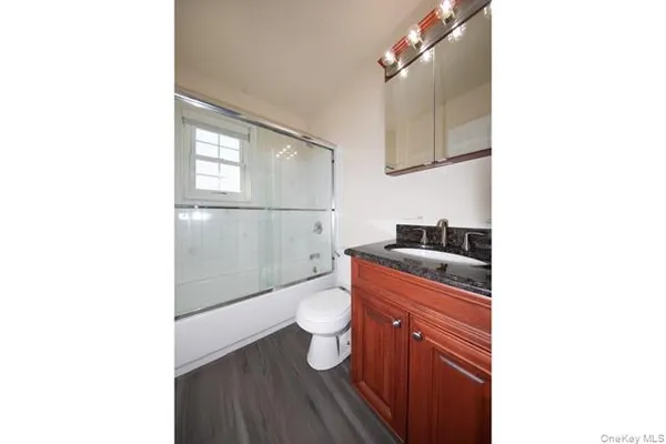 $2,355 | 184 Hallock Road, Unit 1C2, Lake Grove, NY 11755