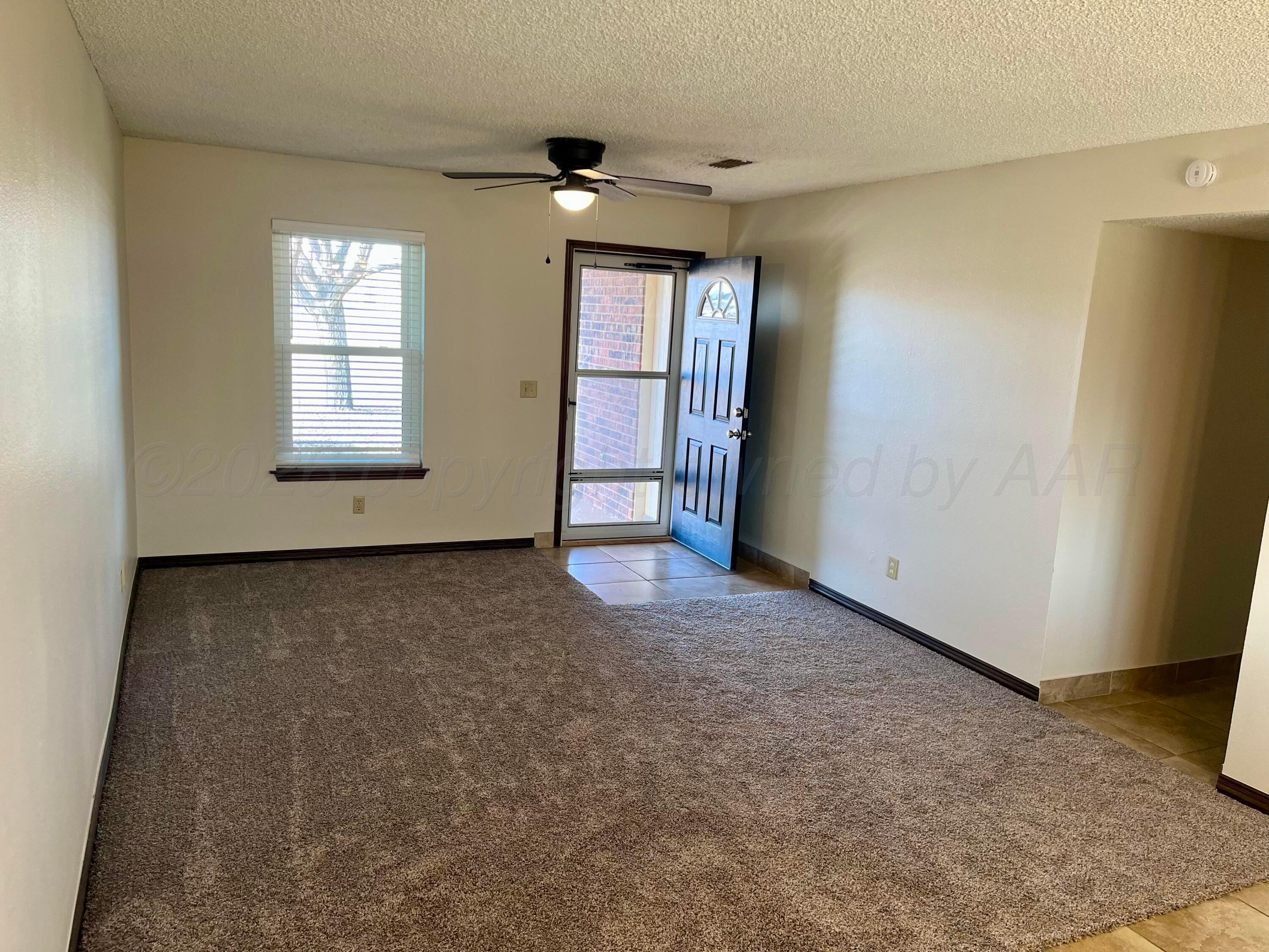 56 Hunsley Road Canyon, TX 79015 - Photo 3 of 12 Living Room