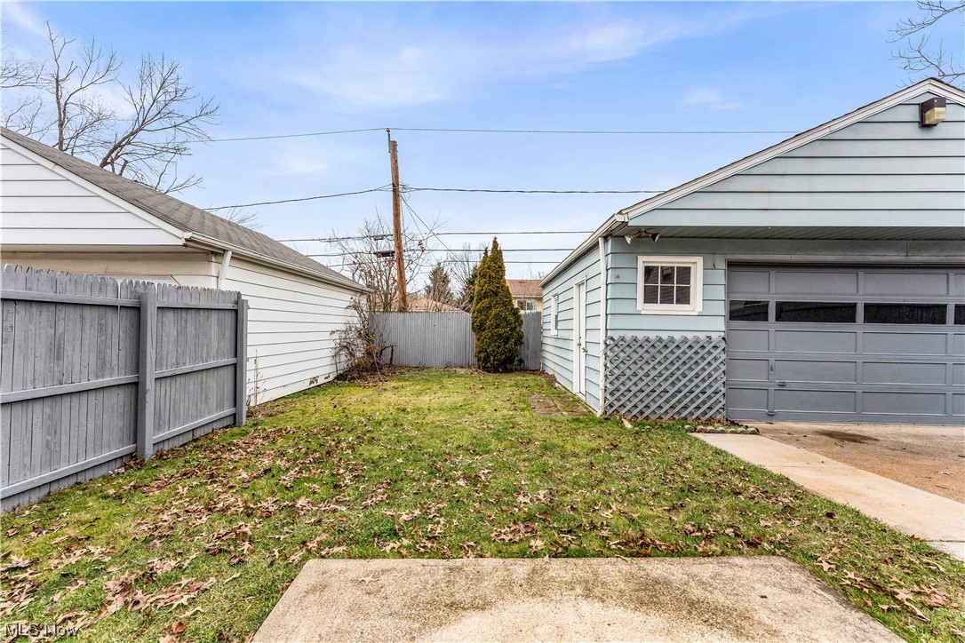 View of yard featuring a garage