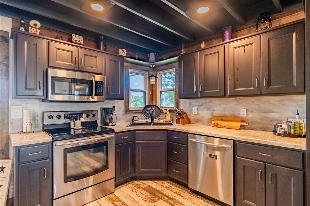 655 Souther Road Sullivan, IL 61951 - Photo 8 of 35