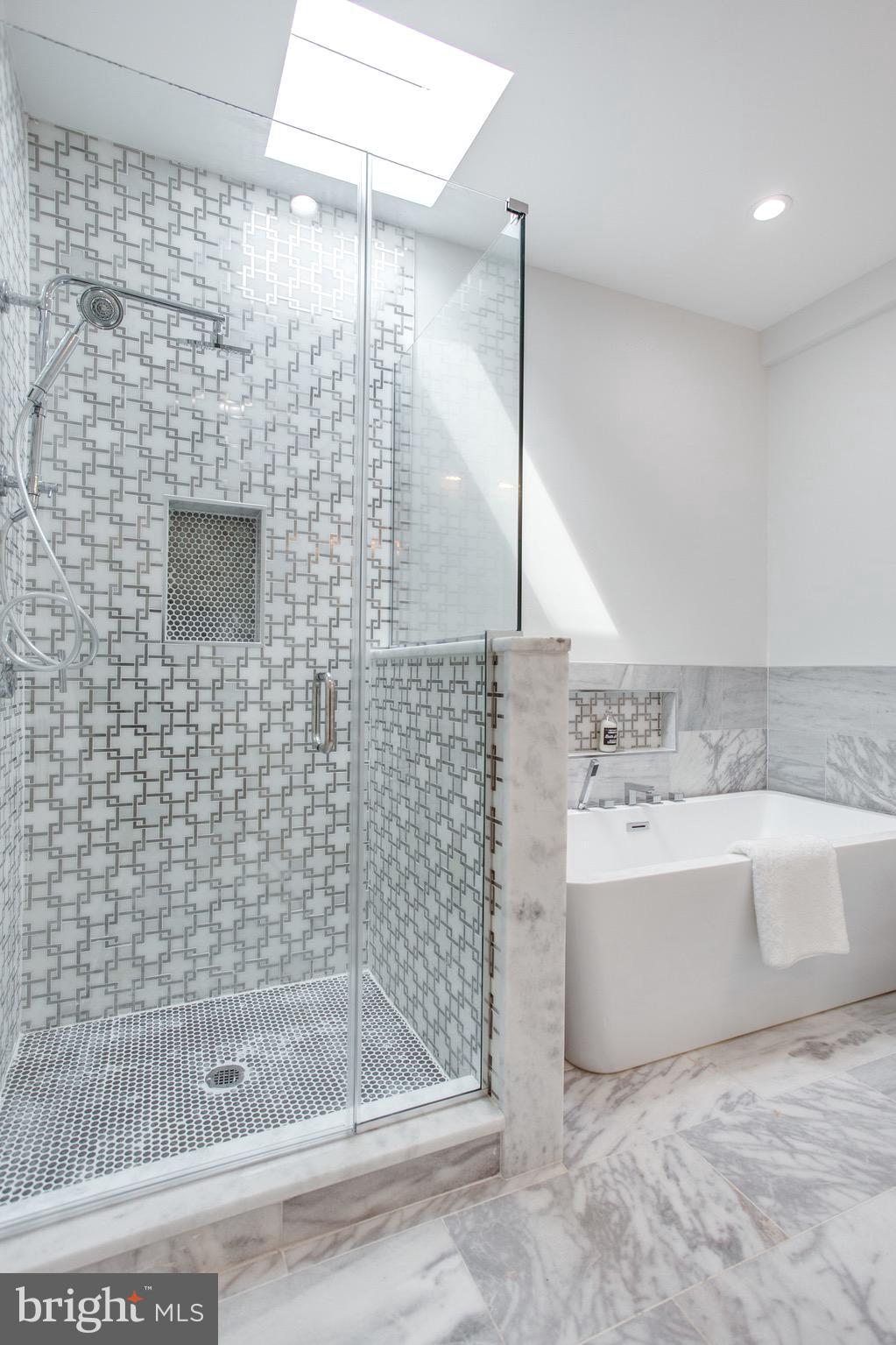 22 Bryant Street Northwest, Unit 3 Washington, DC 20001 - Photo 23 of 42 Master Bath w/soaking tub