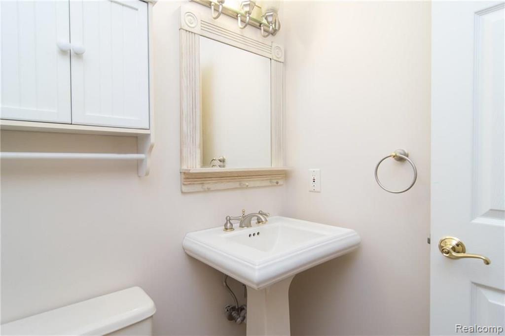 868 Lion Street Rochester Hills, MI 48307 - Photo 19 of 42