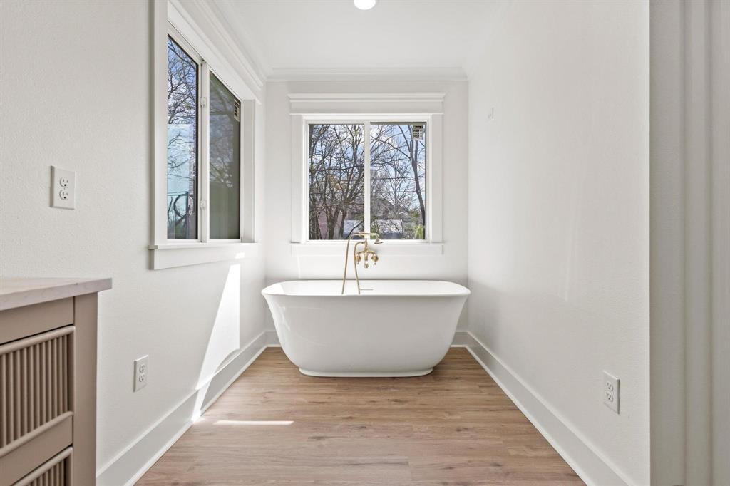 331 West Grand Street Whitewright, TX 75491 - Photo 23 of 39 a bathroom with a bathtub and windows