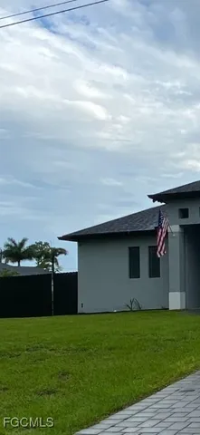 $1,100 | 1119 Colonial Street East, Lehigh Acres, FL 33974