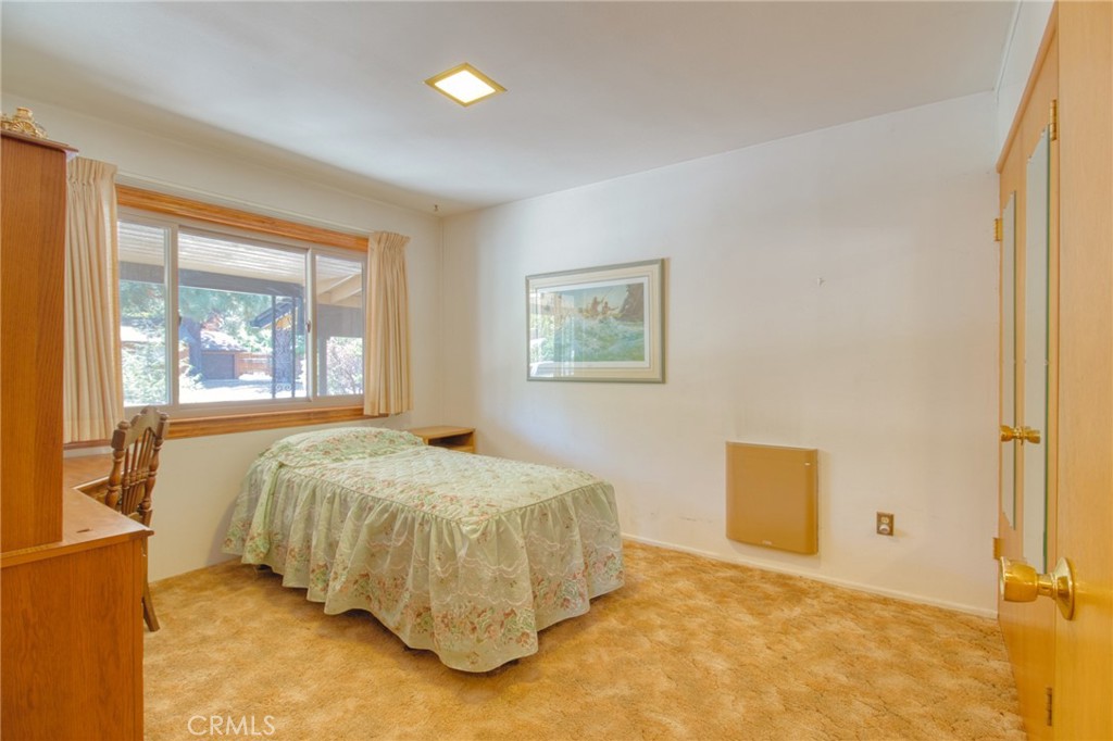960 Snowbird Road Wrightwood, CA 92397 - Photo 23 of 78 Downstairs bedroom