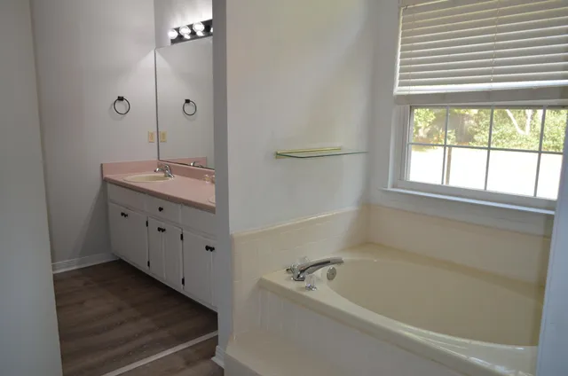 $2,200 | 118 Meadow Woods Lane, Niceville, FL 32578