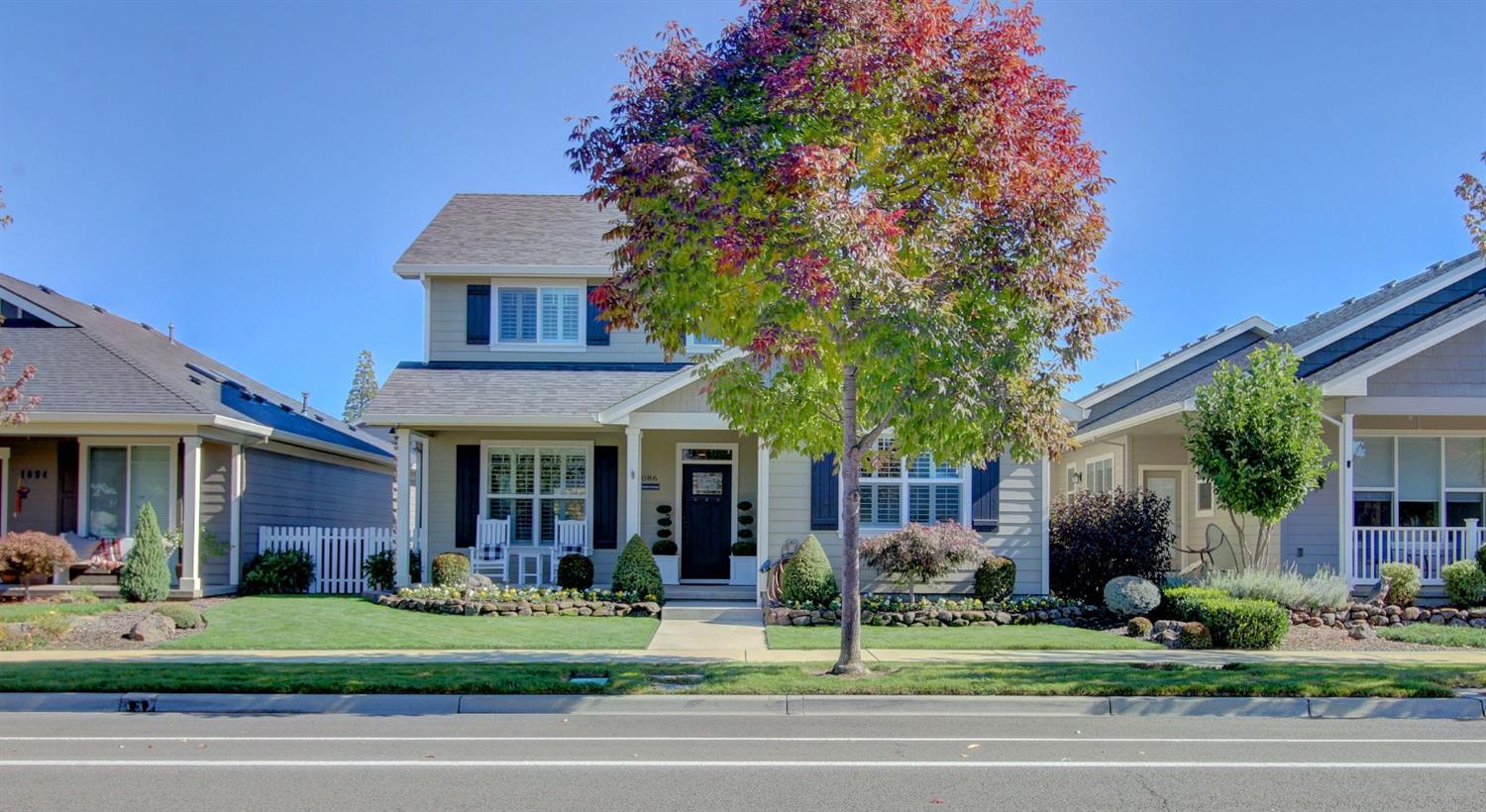 1086 North Haskell Street Central Point, OR 97502 - Photo 1 of 34 Primary Photo