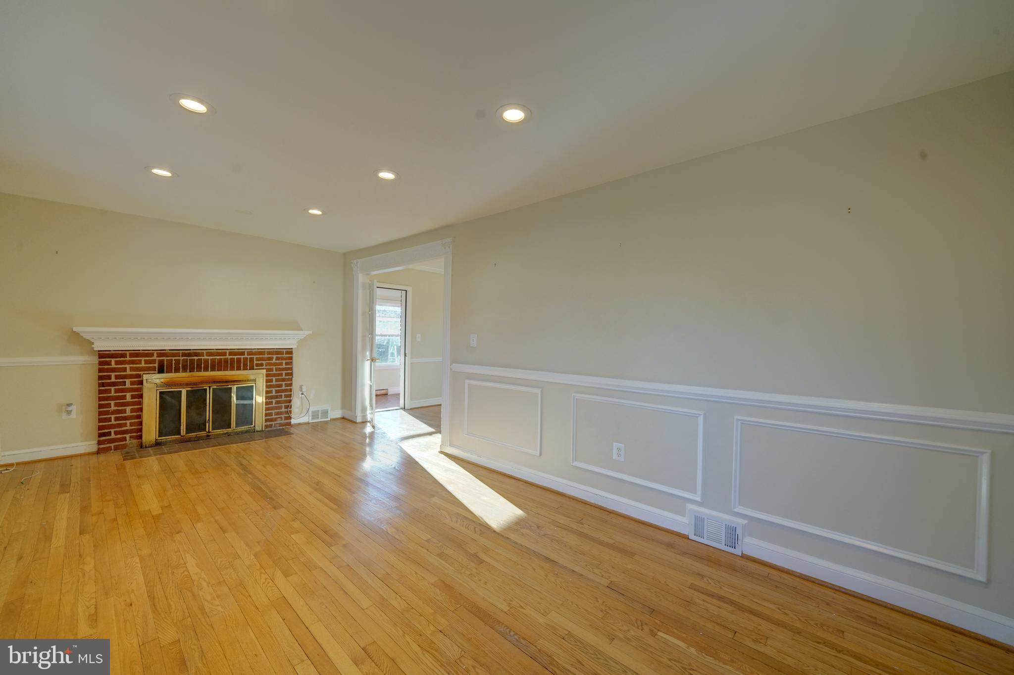 9618 Dilston Road Silver Spring, MD 20903 - Photo 4 of 57