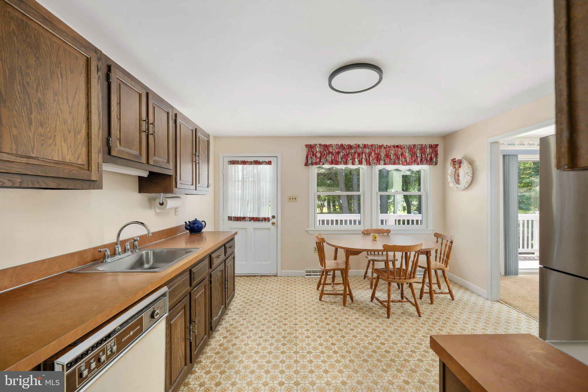 279 Harbor Drive Reedville, VA 22539 - Photo 18 of 97 Charming kitchen with natural light.
