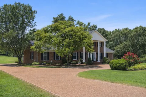 $749,900 | 1004 Longview Drive, Hendersonville, TN 37075