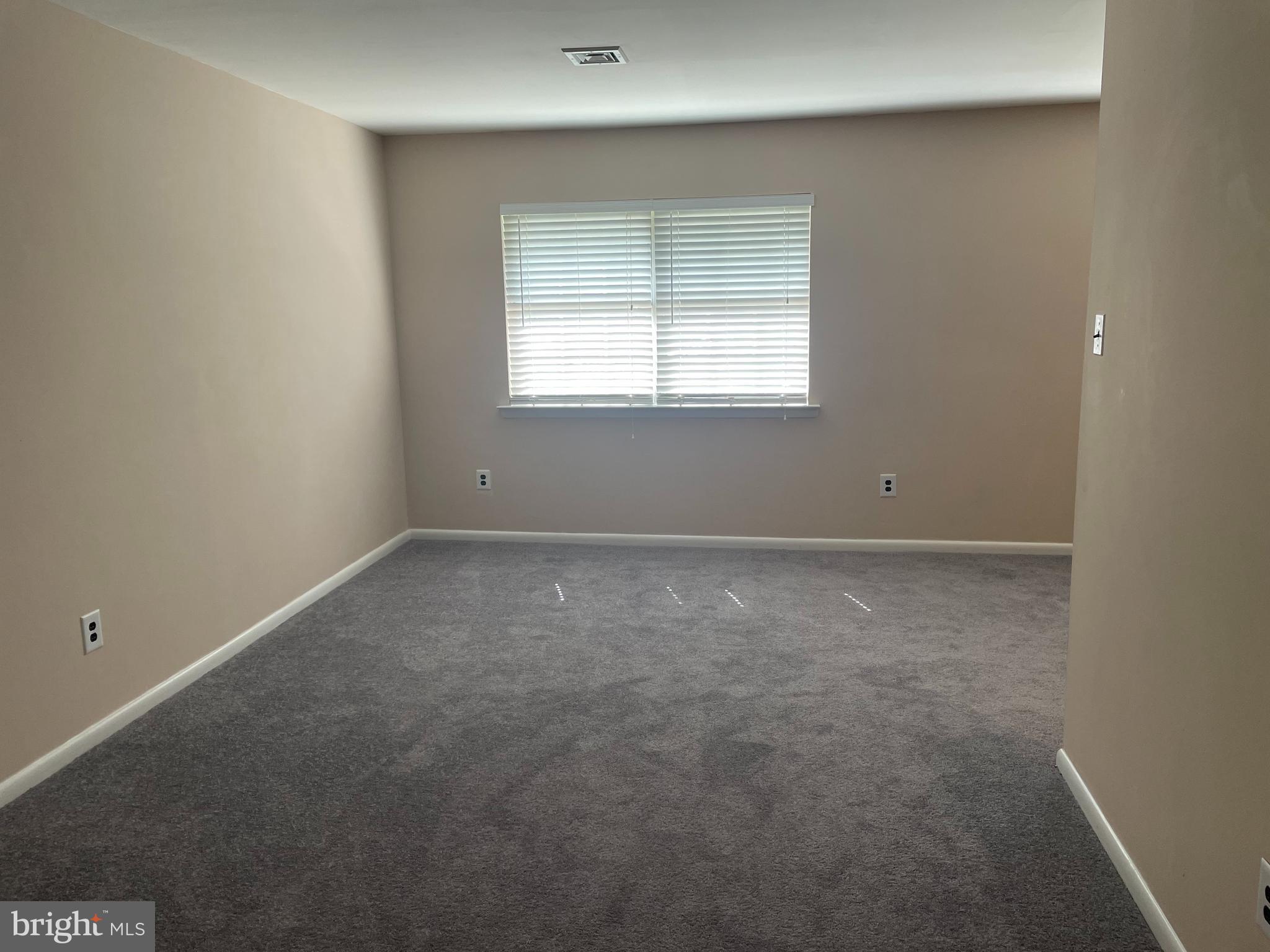 8122 Ryers Avenue Philadelphia, PA 19111 - Photo 4 of 13 Living Room