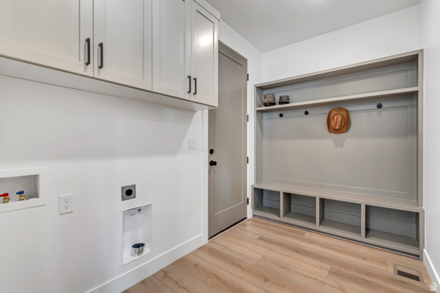 1302 1475 East, Unit 40 Payson, UT 84651 - Photo 19 of 34 Laundry area featuring light wood-style floors, hookup for a washing machine, hookup for an electric dryer, and cabinet space