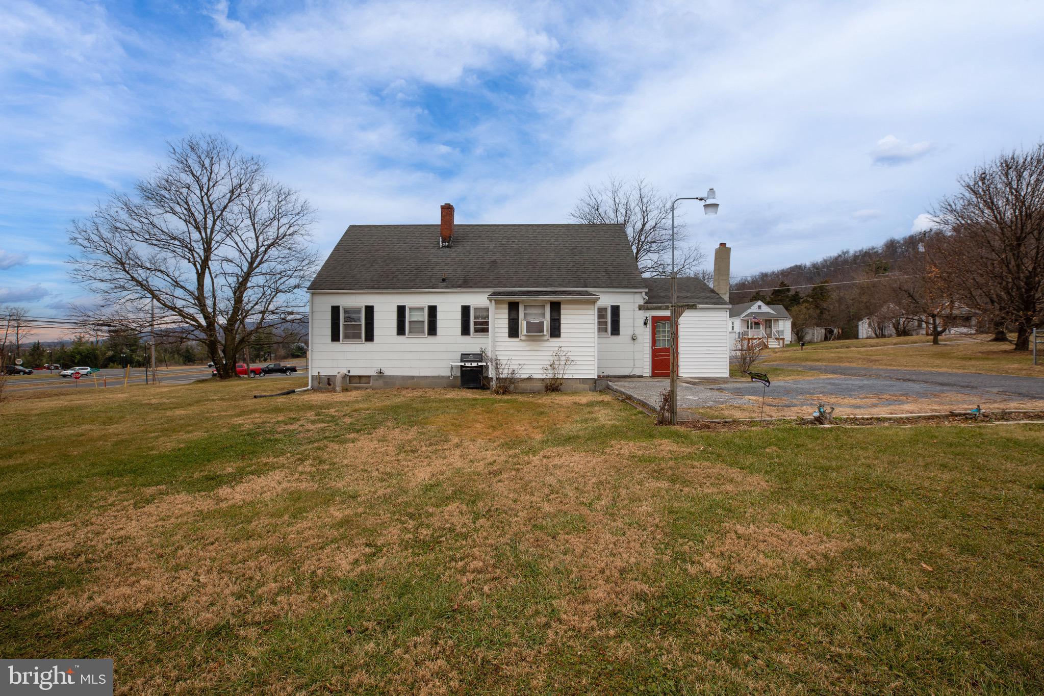 208 Poorhouse Road Winchester, VA 22603 - Photo 5 of 44 Gallery Image 5