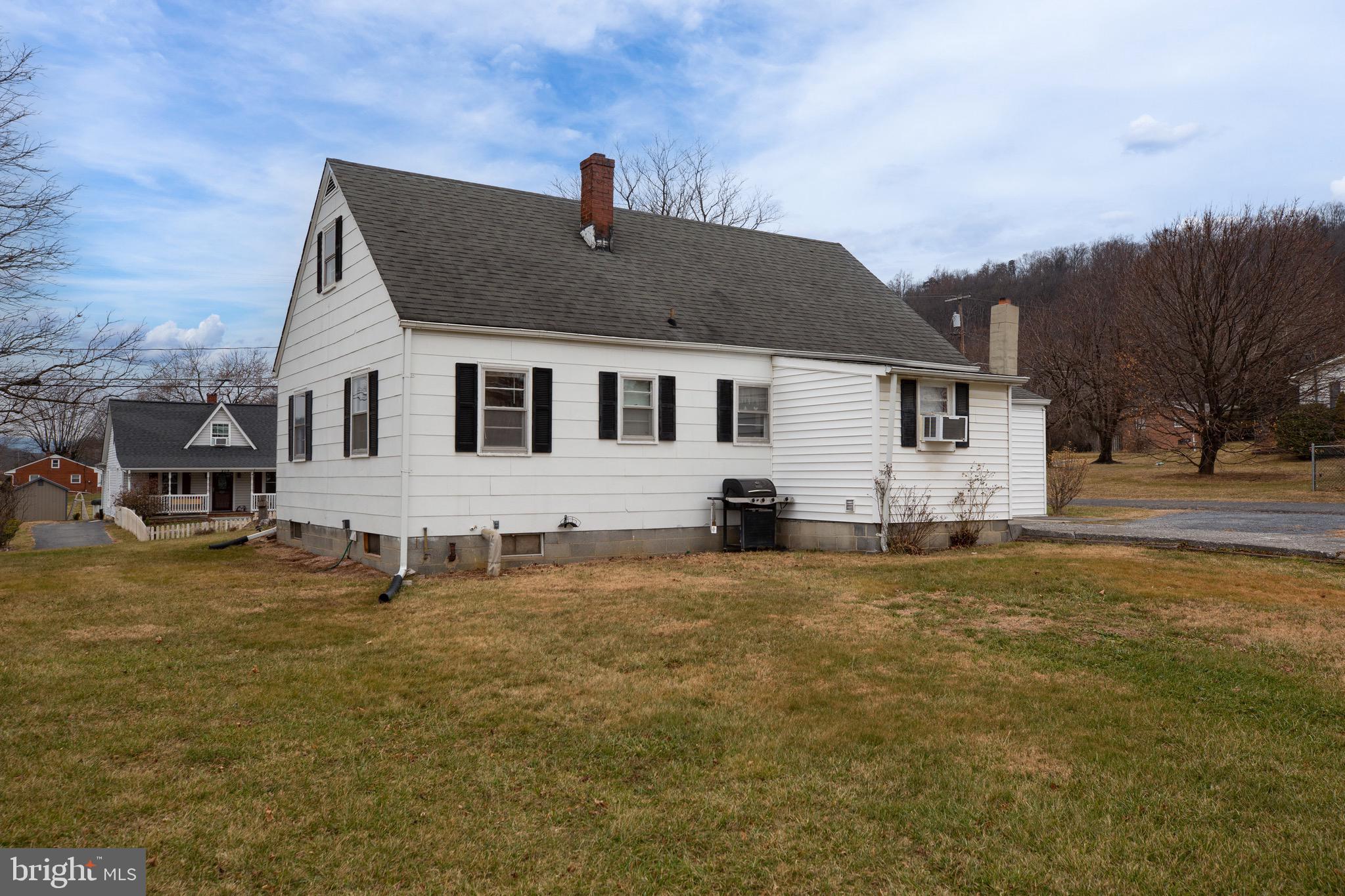208 Poorhouse Road Winchester, VA 22603 - Photo 6 of 44 Gallery Image 6