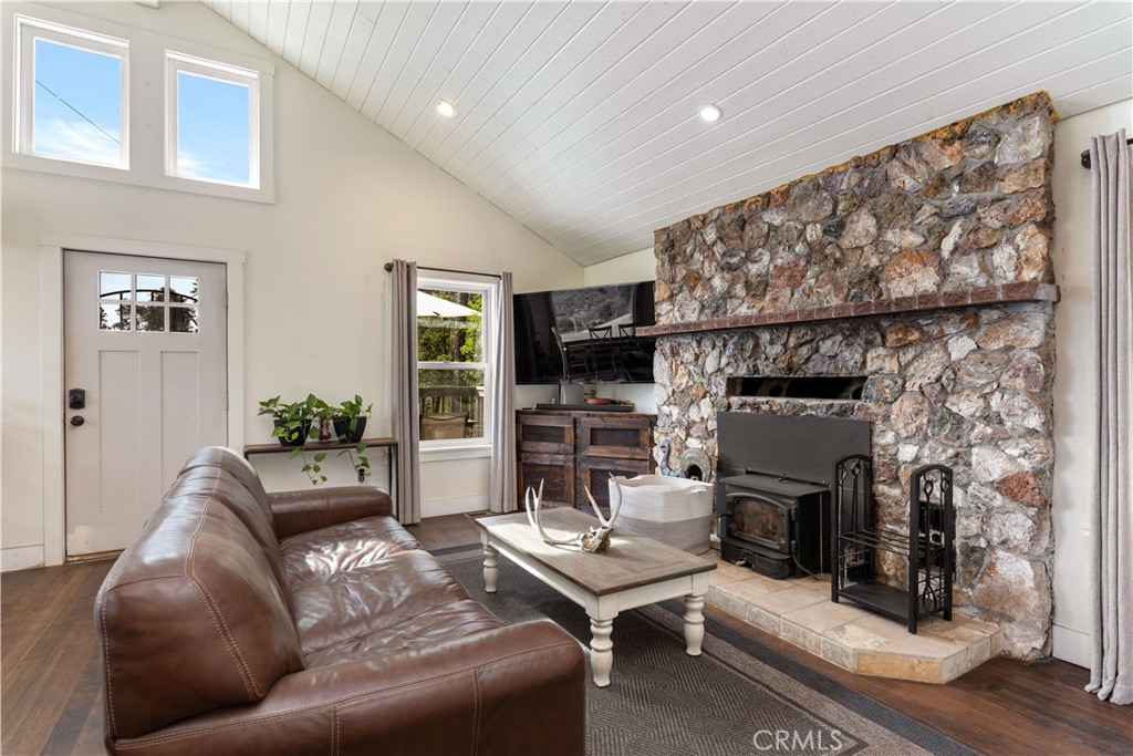 17390 Parnassus Road Middletown, CA 95461 - Photo 6 of 39 Gallery Image 6