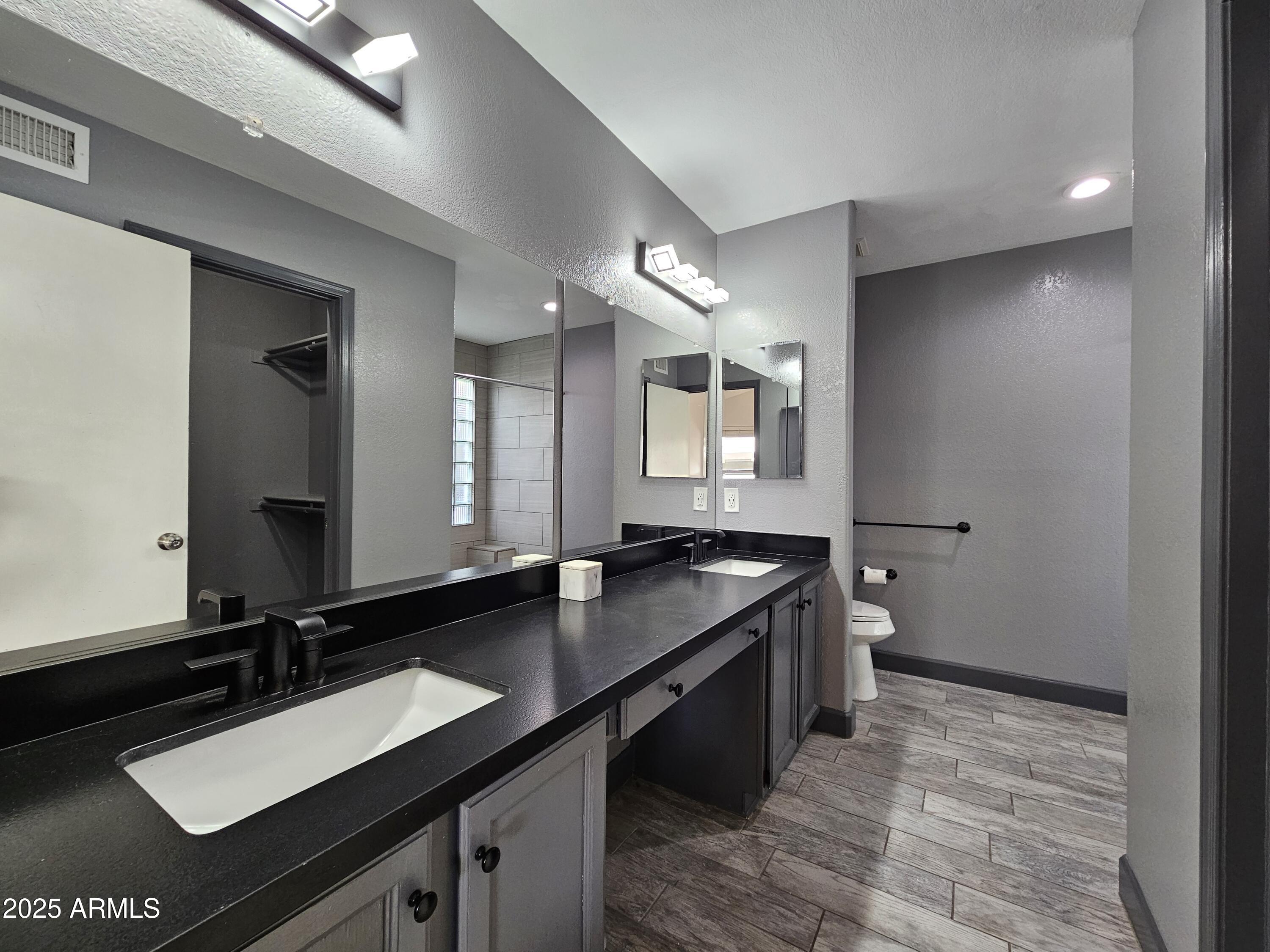 1131 North Hawk Lane Gilbert, AZ 85234 - Photo 15 of 36 20251223_101717