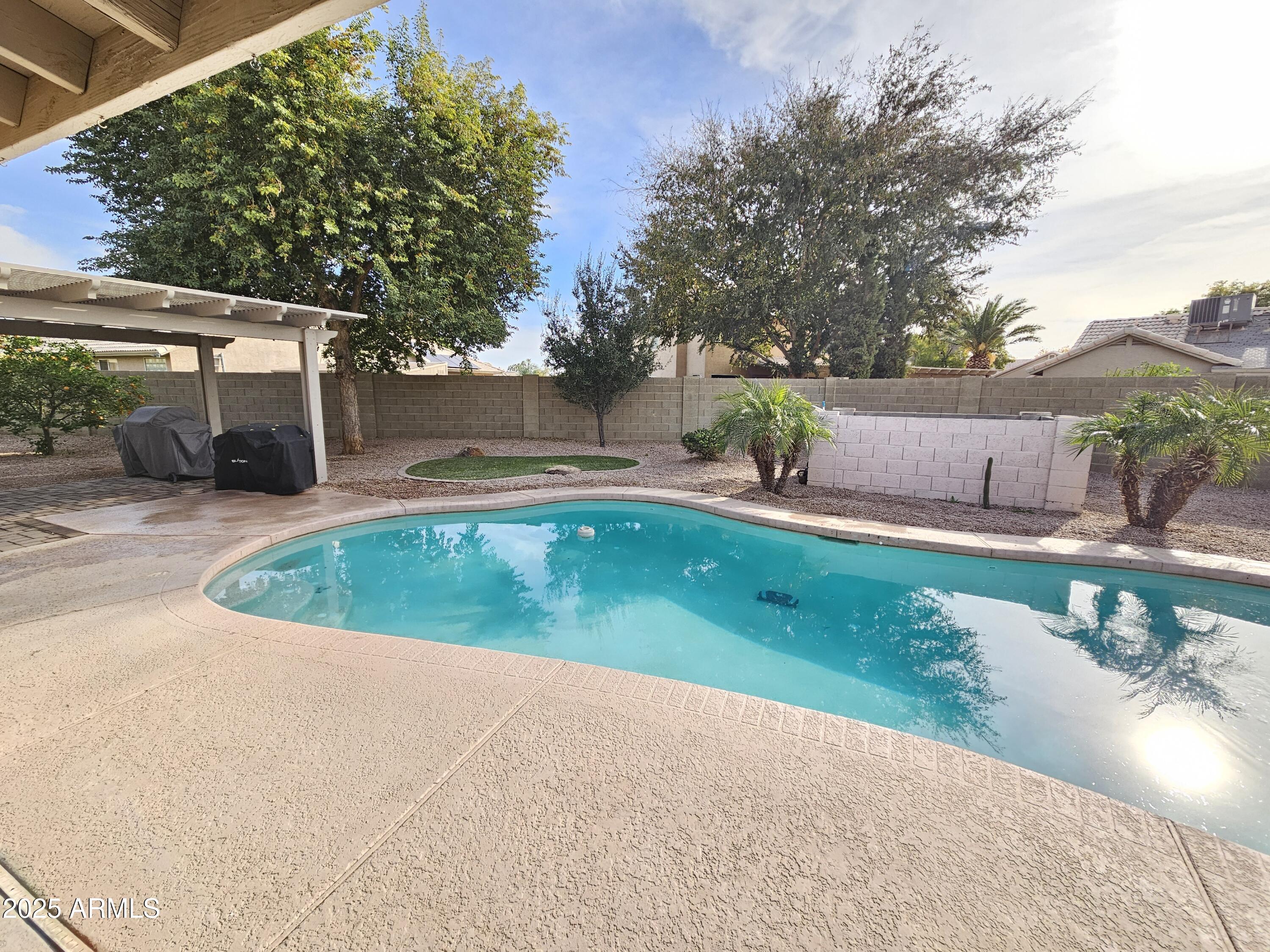 1131 North Hawk Lane Gilbert, AZ 85234 - Photo 24 of 36 20251223_102503