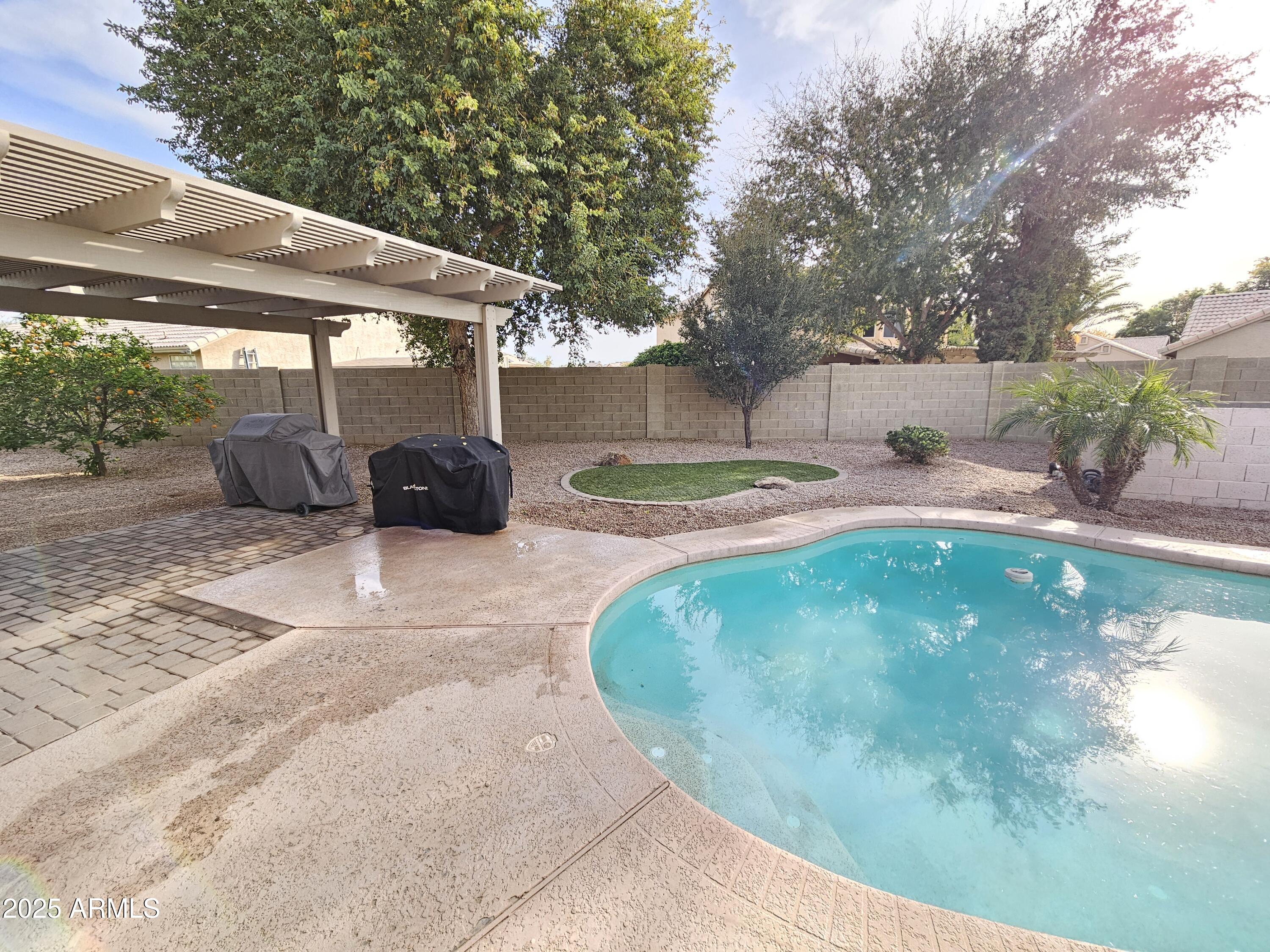 1131 North Hawk Lane Gilbert, AZ 85234 - Photo 25 of 36 20251223_102415