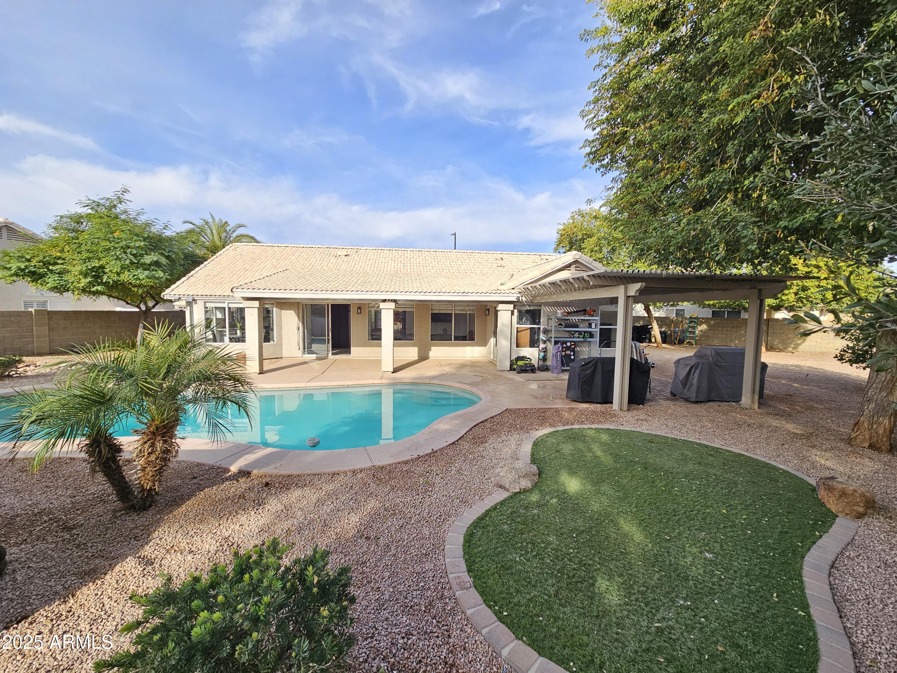 1131 North Hawk Lane Gilbert, AZ 85234 - Photo 30 of 36 20251223_102104