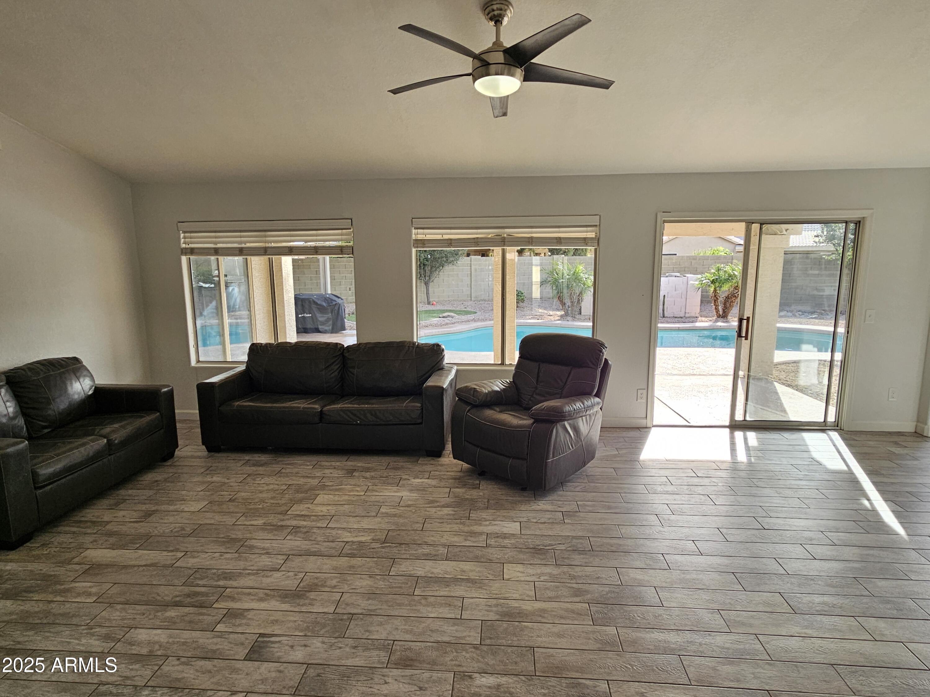 1131 North Hawk Lane Gilbert, AZ 85234 - Photo 3 of 36 20251223_101010