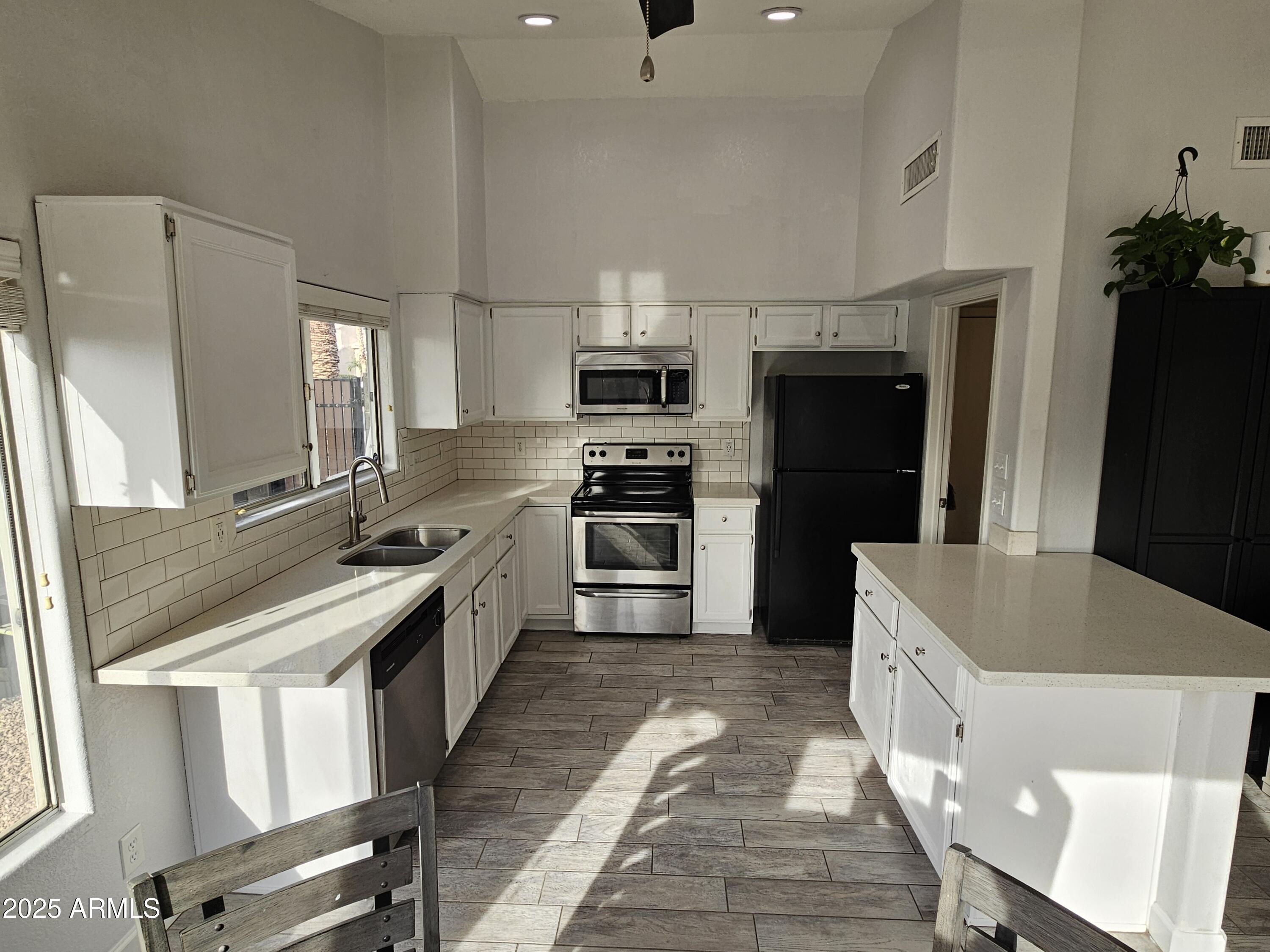 1131 North Hawk Lane Gilbert, AZ 85234 - Photo 8 of 36 20251223_100706