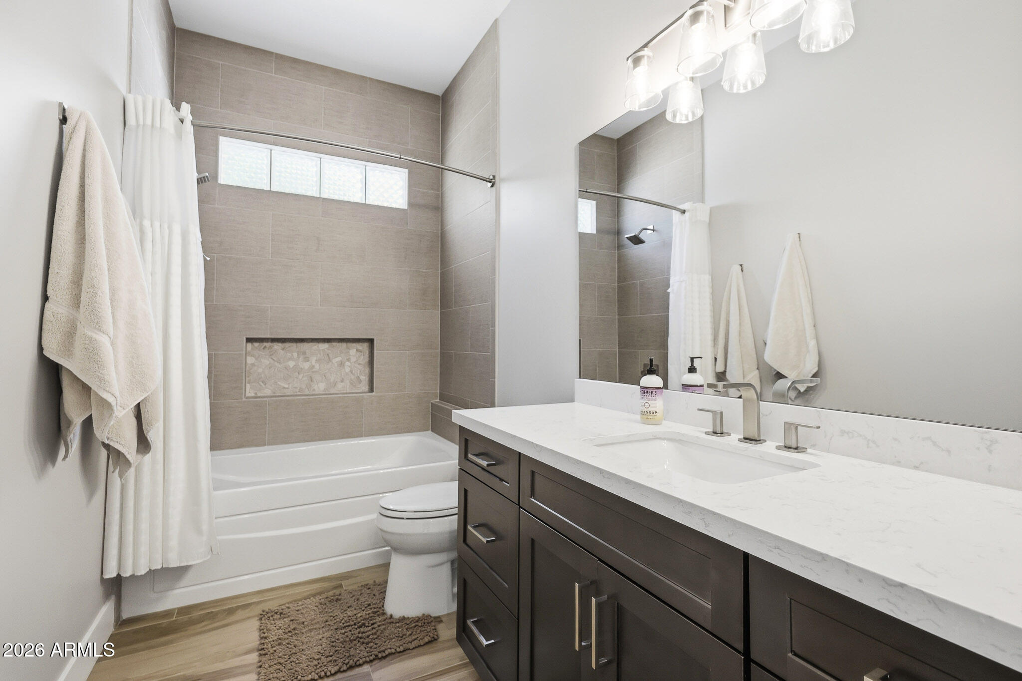 4040 East McLellan Road, Unit 16 Mesa, AZ 85205 - Photo 42 of 79 Main Floor Secondary Full Bathroom