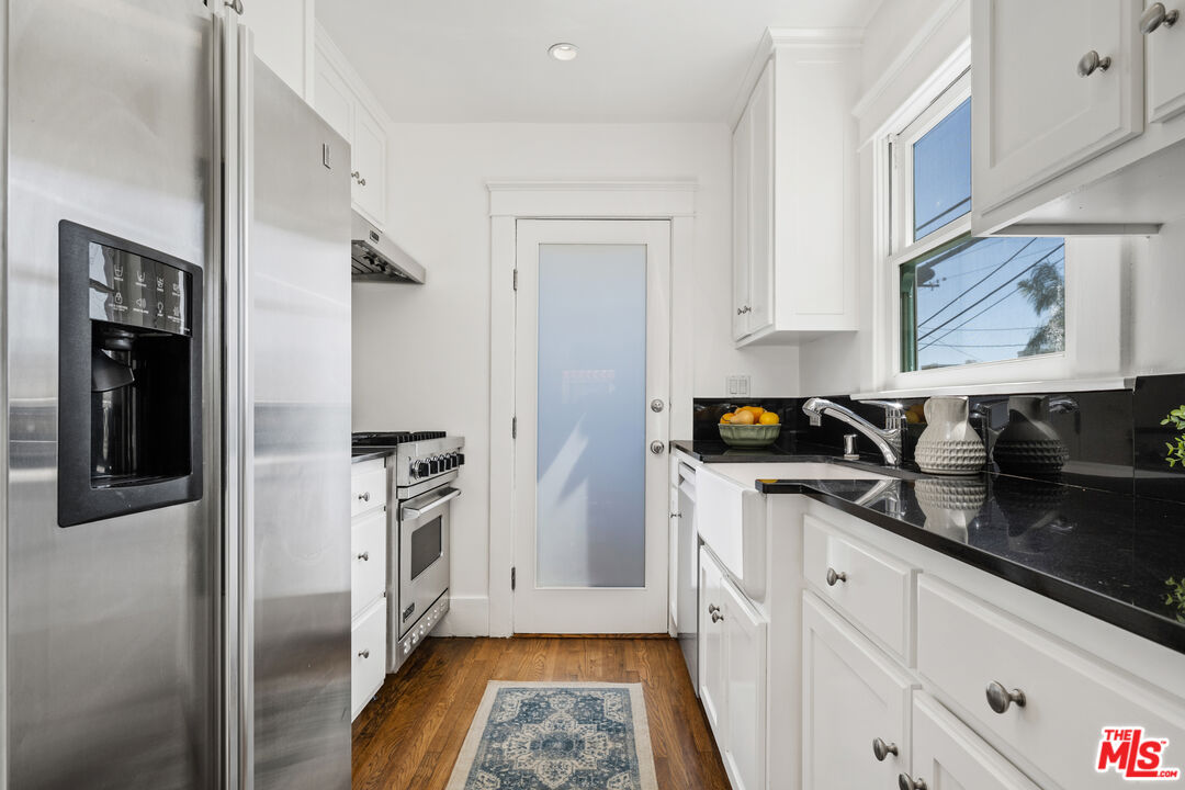 2411 3rd Street, Unit L Santa Monica, CA 90405 - Photo 5 of 10