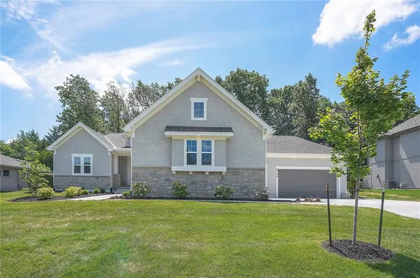 $875,000 | 6753 Longview Road, Shawnee, KS 66218