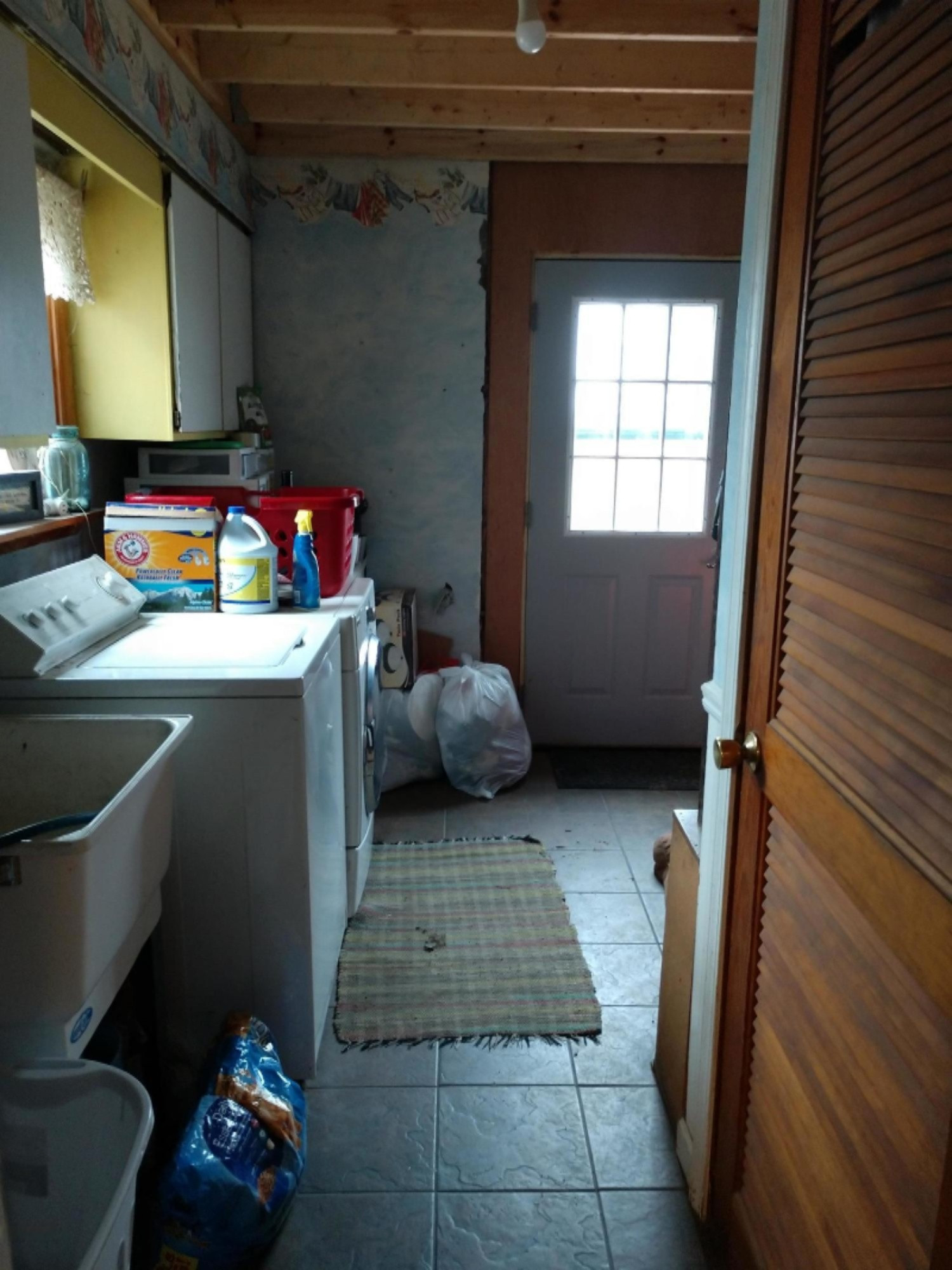 4918 Grant Road Middleton, MI 48856 - Photo 16 of 22 Laundry