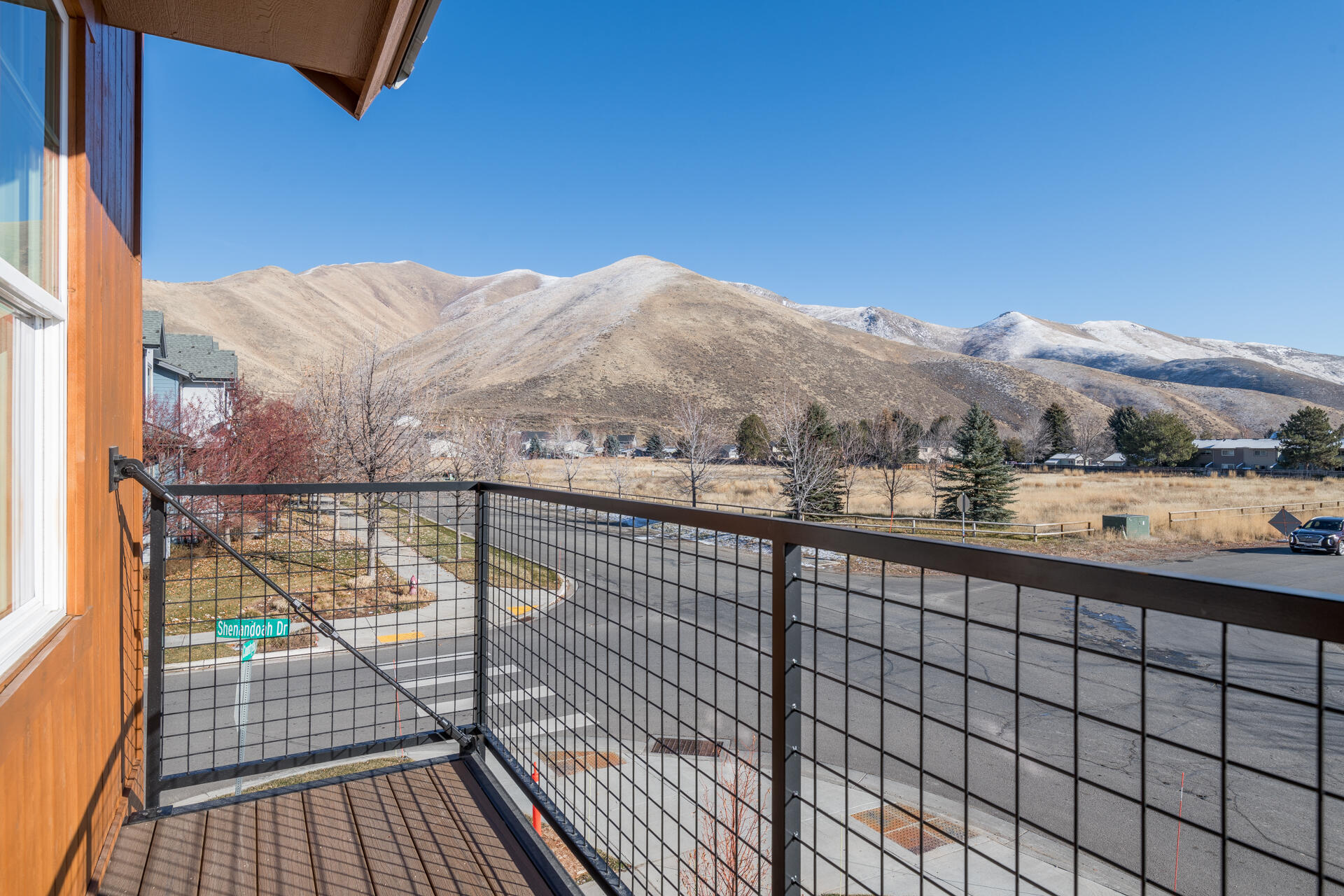 809 Countryside Boulevard Hailey, ID 83333 - Photo 21 of 35 Living Room Deck