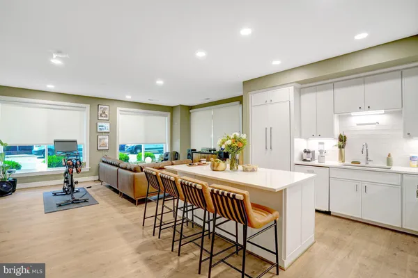 $3,300 | 635 Slaters Lane, Unit 101, Alexandria, VA 22314