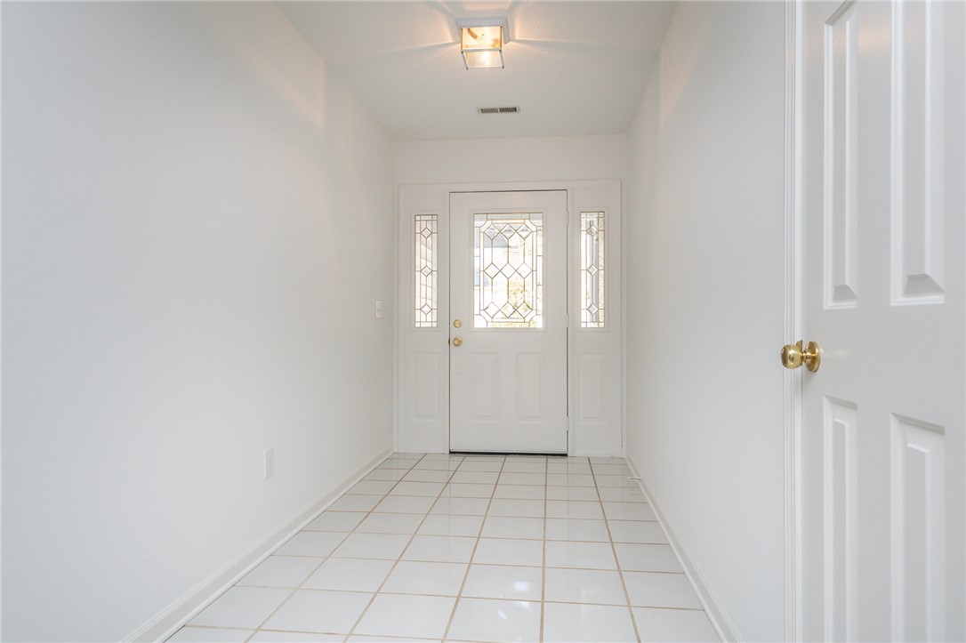 15053 Beacon Ridge Drive Seneca, SC 29678 - Photo 4 of 39 Foyer coming into front door
