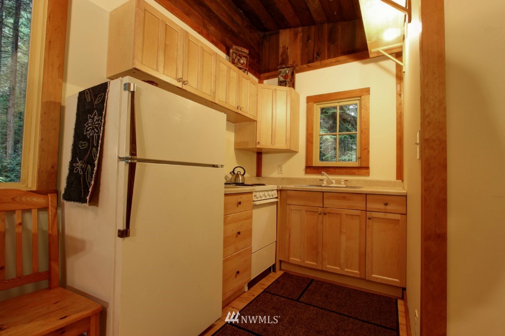 20800 Old Mill Road Southwest Vashon, WA 98070 - Photo 9 of 12 Gallery Image 9