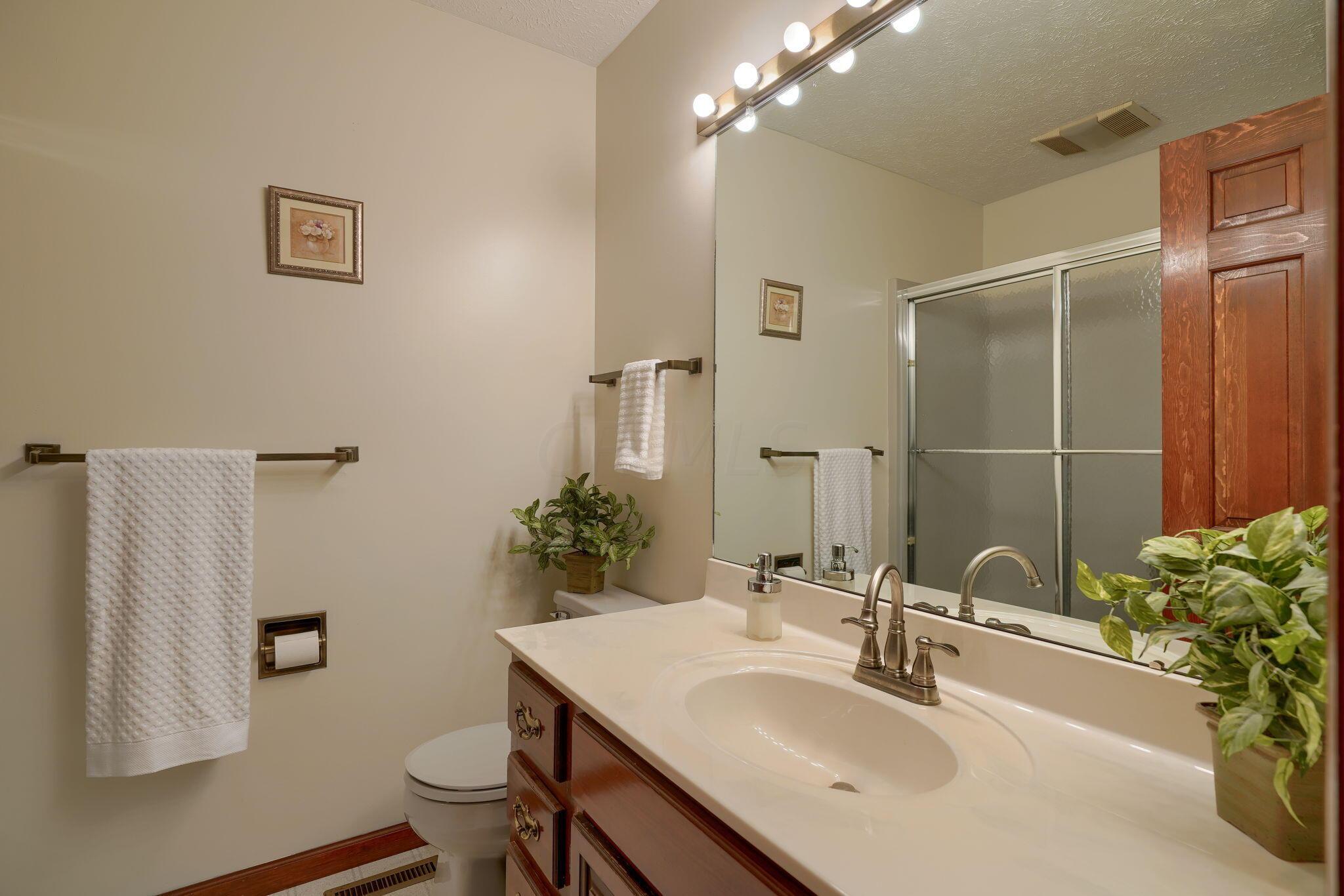 1457 Woodridge Road Marion, OH 43302 - Photo 33 of 80 Upstairs Bath